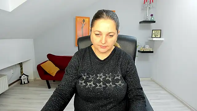 Snapshot of LollaGirl chatting on November 2025 04:13:02 AM LollaGirl online show from November 2025 04:13:02 AM