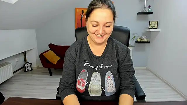 Snapshot of LollaGirl chatting on November 2025 04:25:02 AM LollaGirl online show from November 2025 04:25:02 AM