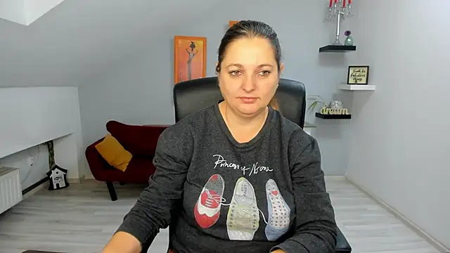 Snapshot of LollaGirl chatting on November 2025 04:15:02 AM LollaGirl online show from November 2025 04:15:02 AM