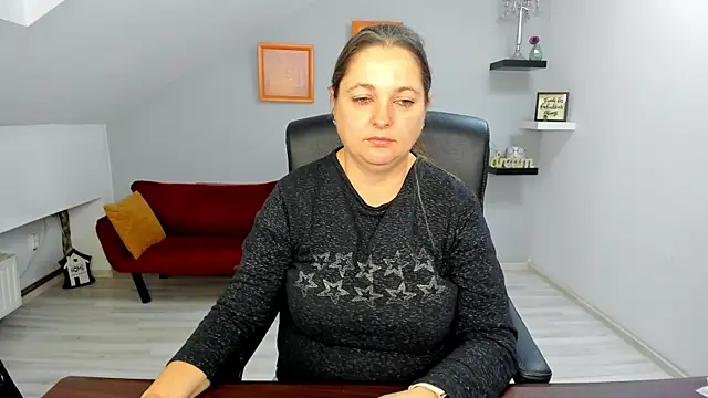 Snapshot of LollaGirl chatting on December 2025 04:28:02 AM LollaGirl online show from December 2025 04:28:02 AM