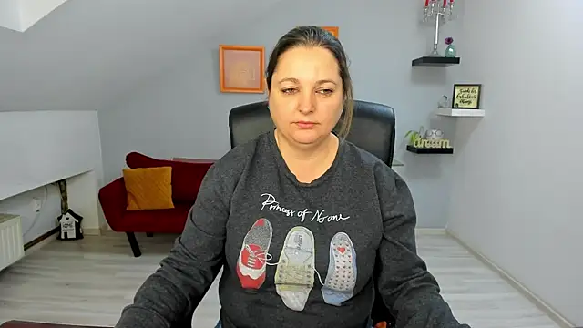 Snapshot of LollaGirl chatting on January 2026 04:18:02 AM LollaGirl online show from January 2026 04:18:02 AM