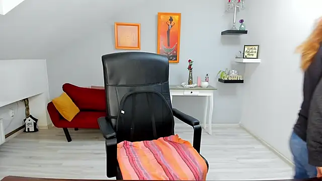 Snapshot of LollaGirl chatting on January 2026 04:18:01 AM LollaGirl online show from January 2026 04:18:01 AM