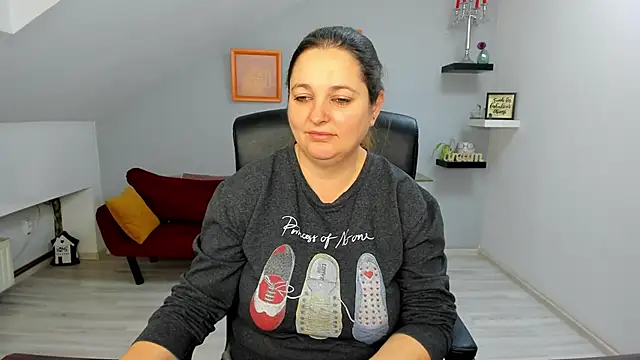 Snapshot of LollaGirl chatting on January 2026 04:27:01 AM LollaGirl online show from January 2026 04:27:01 AM