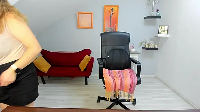 Snapshot of LollaGirl chatting on February 2026 04:18:02 AM LollaGirl online show from February 2026 04:18:02 AM