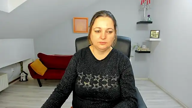 Snapshot of LollaGirl chatting on February 2026 04:06:02 AM LollaGirl online show from February 2026 04:06:02 AM