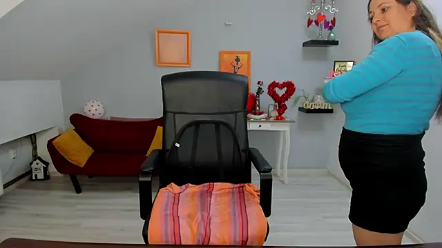 Snapshot of LollaGirl chatting on February 2026 04:28:02 AM LollaGirl online show from February 2026 04:28:02 AM