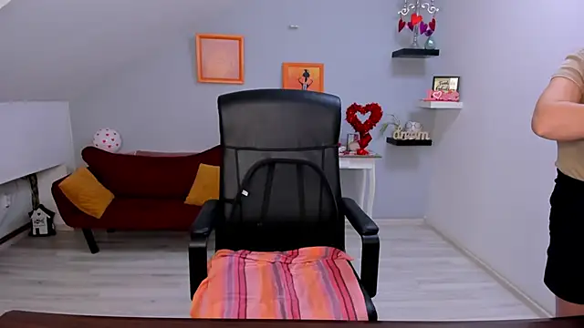 Snapshot of LollaGirl chatting on February 2026 04:29:01 AM LollaGirl online show from February 2026 04:29:01 AM