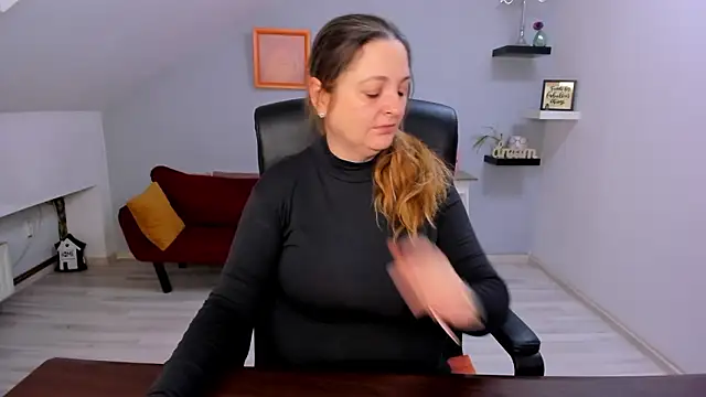 Snapshot of LollaGirl chatting on February 2026 04:11:01 AM LollaGirl online show from February 2026 04:11:01 AM