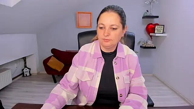 LollaGirl online show from March 2026 04:18:01 AM