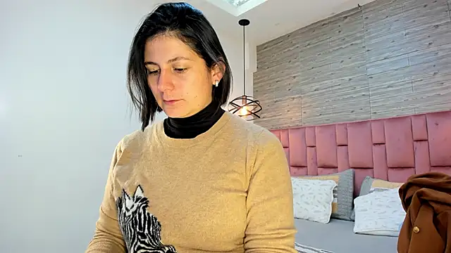 SarahDeyvis online show from February 2025 02:04:02 PM