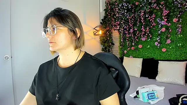 SarahDeyvis online show from November 2025 05:59:01 PM