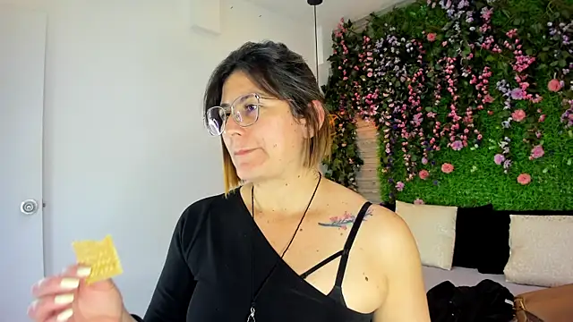 SarahDeyvis online show from November 2025 03:25:01 PM