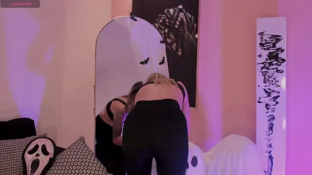 Snapshot of EveBensonX chatting on October 2025 12:39:02 PM EveBensonX online show from October 2025 12:39:02 PM