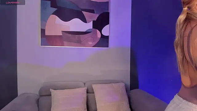 Snapshot of EveBensonX chatting on November 2025 05:59:01 PM EveBensonX online show from November 2025 05:59:01 PM