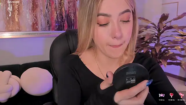 Snapshot of EveBensonX chatting on November 2025 12:27:02 PM EveBensonX online show from November 2025 12:27:02 PM