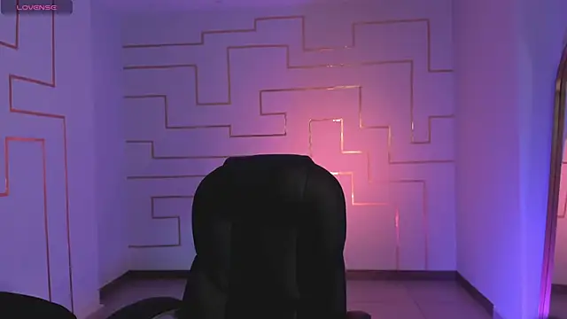 Snapshot of EveBensonX chatting on November 2025 01:00:01 PM EveBensonX online show from November 2025 01:00:01 PM