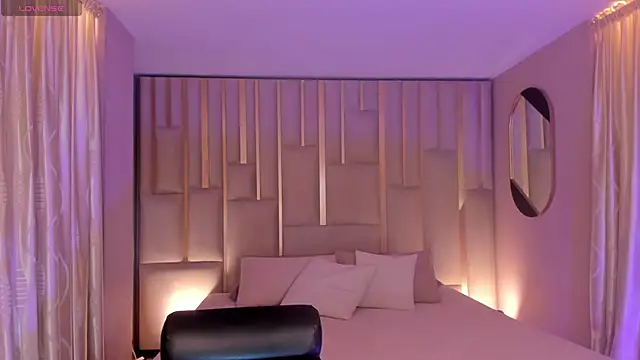 Snapshot of EveBensonX chatting on November 2025 09:24:01 PM EveBensonX online show from November 2025 09:24:01 PM