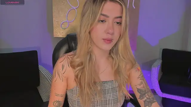 Snapshot of EveBensonX chatting on November 2025 12:48:02 PM EveBensonX online show from November 2025 12:48:02 PM