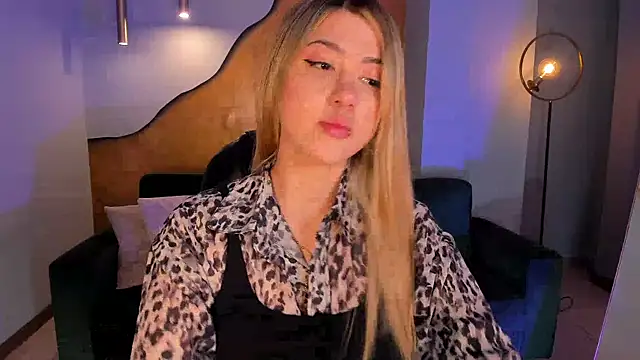 Snapshot of EveBensonX chatting on November 2025 12:27:02 PM EveBensonX online show from November 2025 12:27:02 PM