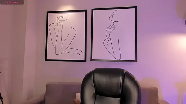 Snapshot of EveBensonX chatting on November 2025 12:16:02 PM EveBensonX online show from November 2025 12:16:02 PM