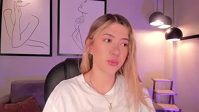 Snapshot of EveBensonX chatting on November 2025 12:51:01 PM EveBensonX online show from November 2025 12:51:01 PM