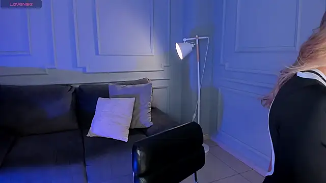 Snapshot of EveBensonX chatting on December 2025 08:03:01 PM EveBensonX online show from December 2025 08:03:01 PM