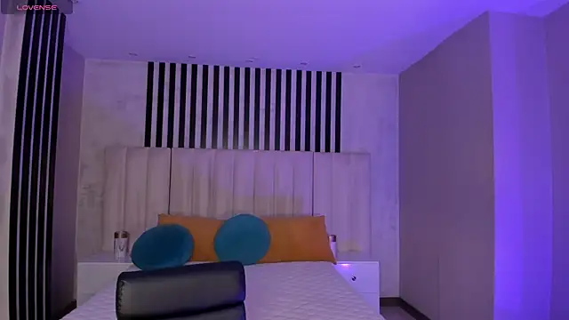 EveBensonX online show from April 2026 06:46:02 PM