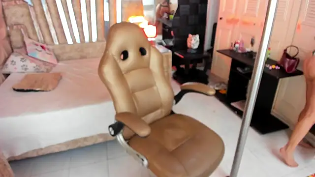 cute sassy online show from April 2026 07:06:02 PM