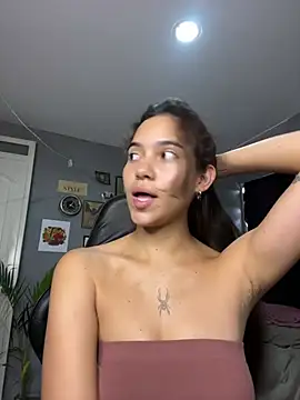 Snapshot of Sallye_ chatting on April 2026 08:02:02 PM Sallye online show from April 2026 08:02:02 PM