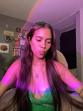 Snapshot of Sallye_ chatting on April 2026 02:33:01 AM Sallye online show from April 2026 02:33:01 AM