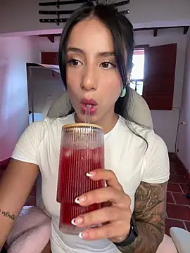 Snapshot of Ale_Lewis chatting on April 2026 10:21:02 PM Ale Lewis online show from April 2026 10:21:02 PM