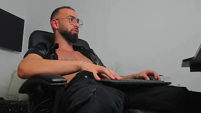 MichaelMasterss online show from December 2024 11:56:02 PM