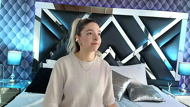 victoriaa lee  online show from February 2025 06:57:02 PM