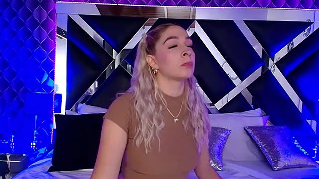 victoriaa lee  online show from October 2025 07:12:02 PM