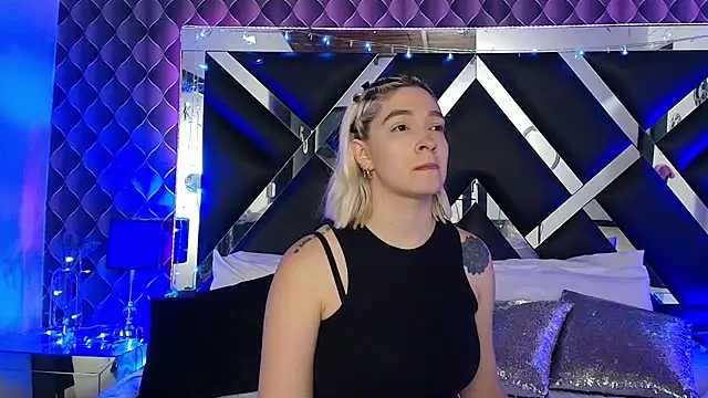 victoriaa lee  online show from March 2026 06:56:01 PM