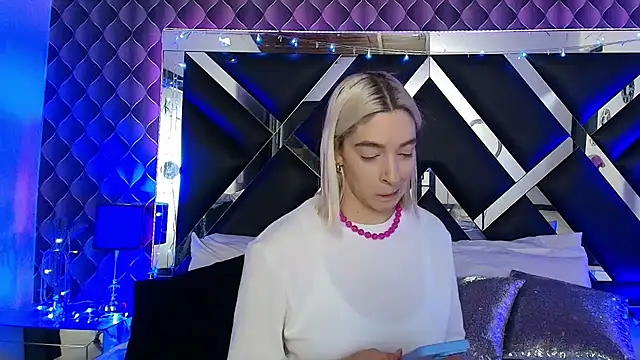 victoriaa lee  online show from March 2026 06:57:01 PM