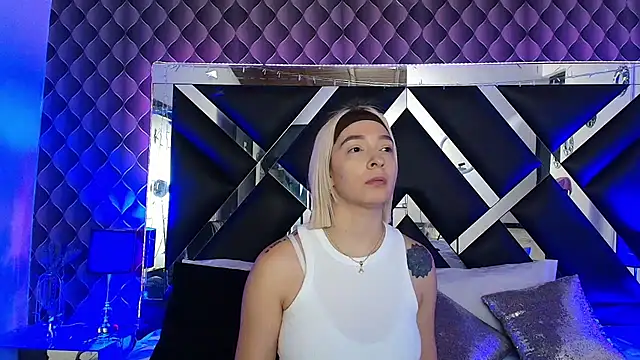 victoriaa lee  online show from March 2026 07:08:01 PM