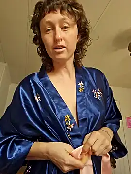 mossy kiss online show from February 2026 03:38:01 PM