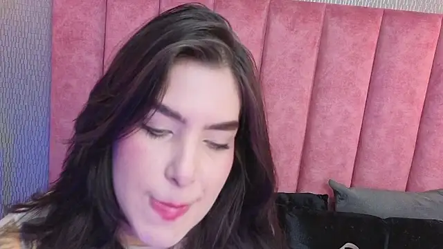 Alexa Thaylor  online show from February 2026 03:32:02 PM