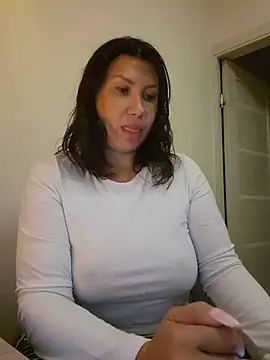 Snapshot of ROXOLANAA_SEXY chatting on June 2026 09:08:02 PM ROXOLANAA SEXY online show from June 2026 09:08:02 PM