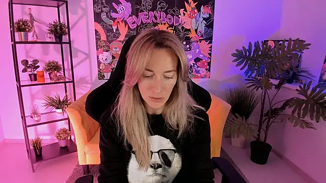 RebeccaMartinez online show from January 2025 05:34:01 AM