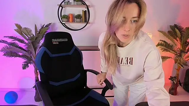 RebeccaMartinez online show from February 2025 05:37:01 AM