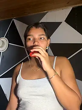 Snapshot of emilyharber chatting on October 2025 07:44:02 PM emilyharber online show from October 2025 07:44:02 PM