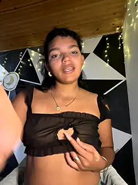 Snapshot of emilyharber chatting on November 2025 07:23:02 PM emilyharber online show from November 2025 07:23:02 PM