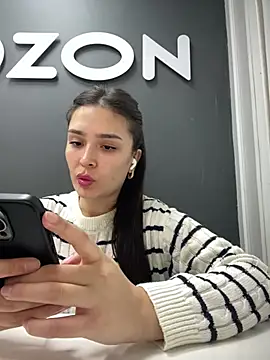 Snapshot of Sweet_Lollypop chatting on February 2025 04:43:02 PM Sweet Lollypop online show from February 2025 04:43:02 PM