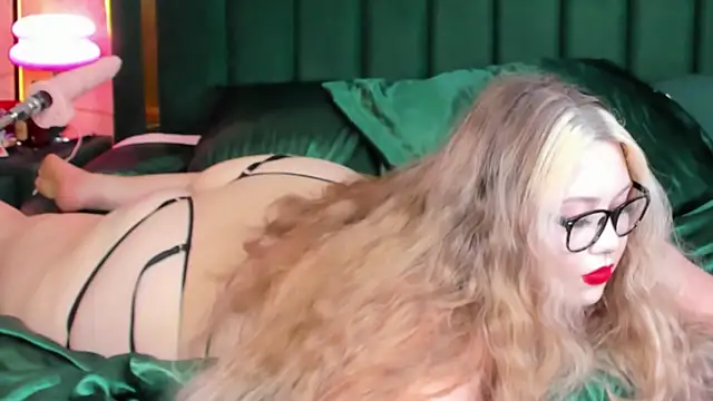 Snapshot of rosal1a chatting on April 2026 11:27:01 PM rosal1a online show from April 2026 11:27:01 PM