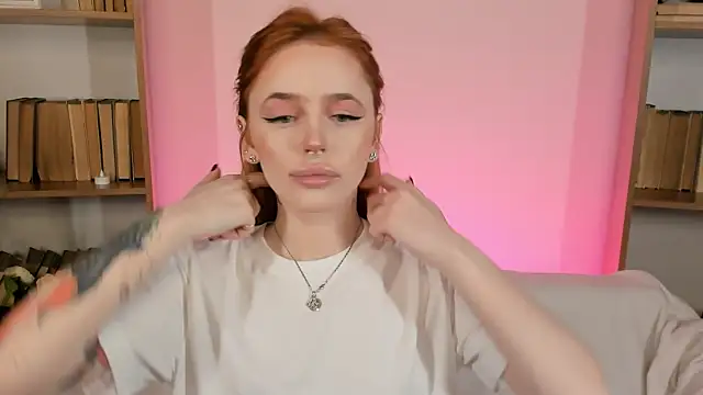 Snapshot of Phoenix_Margo chatting on December 2025 03:34:01 AM Phoenix Margo online show from December 2025 03:34:01 AM