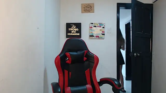 Liamiler01  online show from October 2025 12:38:01 PM