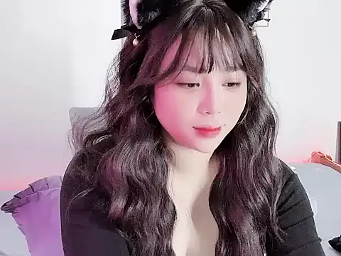   Lyly   online show from November 2025 01:40:01 AM