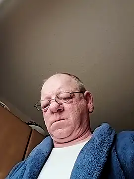 Kuschelb online show from November 2025 07:33:02 AM